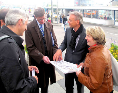 (v.l.) Sven Hantel, DB-Bereich SW; Eckhard Fricke, DB; Alexander Uhlig, Baubürgermeister Pforzheim; Katja Mast MdB